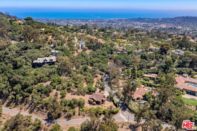 1060 Tremonto Road, Santa Barbara CA: https://media.crmls.org/mediaz/e4c375e4-3444-4329-9021-f6d4a2f7f4e0.jpg