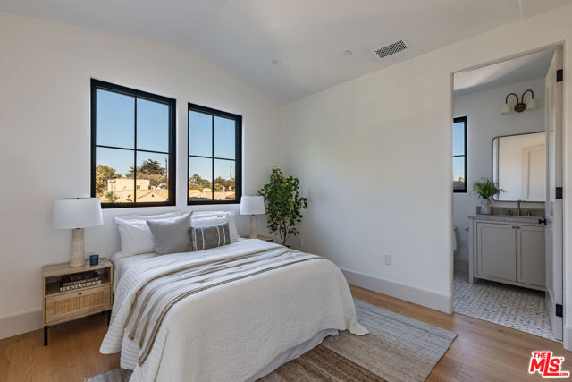 3745 May Street, Los Angeles CA: https://media.crmls.org/mediaz/e4c3b073-2f94-4f25-9f83-c2fc7391cf49.jpg
