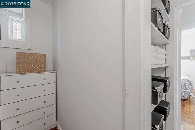 654 Mandana Blvd, Oakland, California 94610, 1 Bedroom Bedrooms, ,1 BathroomBathrooms,Condominium,For Sale,Mandana Blvd,41086148
