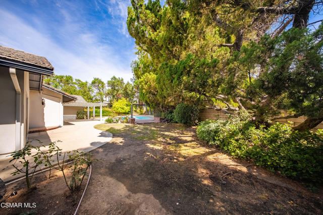 20027 Hiawatha Street, Chatsworth CA: https://media.crmls.org/mediaz/e4c4548a-985f-4d00-b5c2-b71886094223.jpg