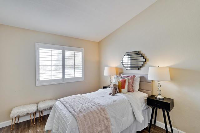 336 Shadow Run Drive, San Jose CA: https://media.crmls.org/mediaz/e4c52b89-a150-4a5f-a151-07df67ca6a07.jpg