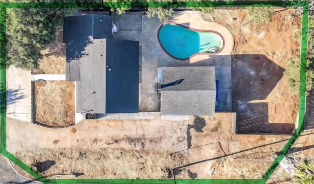 1301 Clove St, El Cajon CA: https://media.crmls.org/mediaz/e4c52fdb-5142-4e96-9ae8-03a58780cca5.jpg