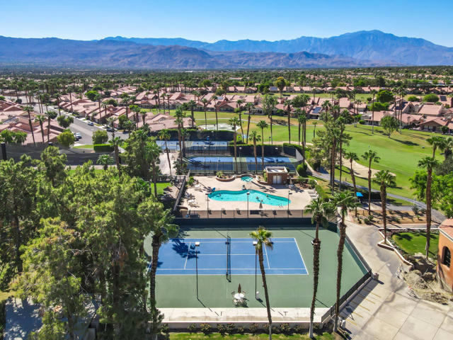 42498 Sand Dune, Palm Desert CA: https://media.crmls.org/mediaz/e4c5381b-01fb-4be2-bb25-f9d8f451af4f.jpg