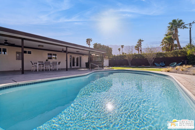 372 E Molino Road, Palm Springs CA: https://media.crmls.org/mediaz/e4c5b437-efb2-4994-98bd-6b87d96c5cd5.jpg