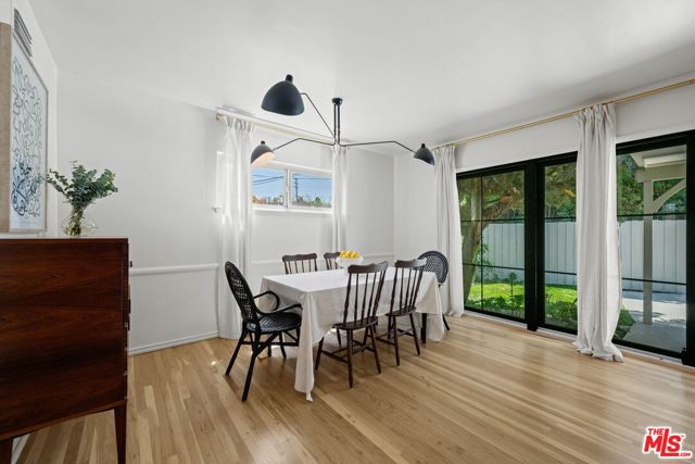6827 Bianca Avenue, Lake Balboa CA: https://media.crmls.org/mediaz/e4c5c127-af68-484e-b0ed-b70b9d901df8.jpg