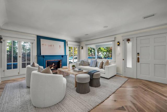 1403 N Orange Grove Avenue, West Hollywood CA: https://media.crmls.org/mediaz/e4c63493-a8bb-40d9-91db-c054dcebf856.jpg