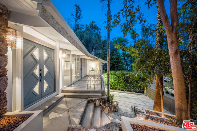 3027 Franklin Canyon Drive, Beverly Hills CA: https://media.crmls.org/mediaz/e4c67ea8-0beb-44ba-b94b-ce1e149f7914.jpg