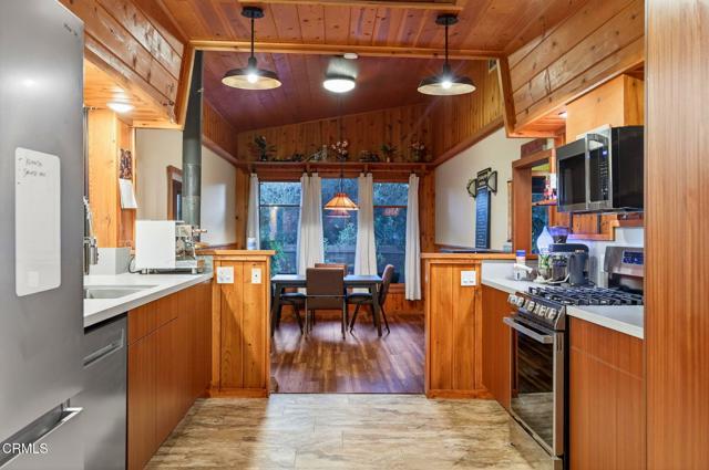 Detail Gallery Image 15 of 52 For 12752 Sisar Rd, Ojai,  CA 93023 - 2 Beds | 1 Baths