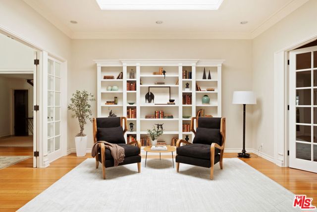143 S Muirfield Road, Los Angeles CA: https://media.crmls.org/mediaz/e4c6dc74-4e7a-4677-93c9-7033a6273558.jpg