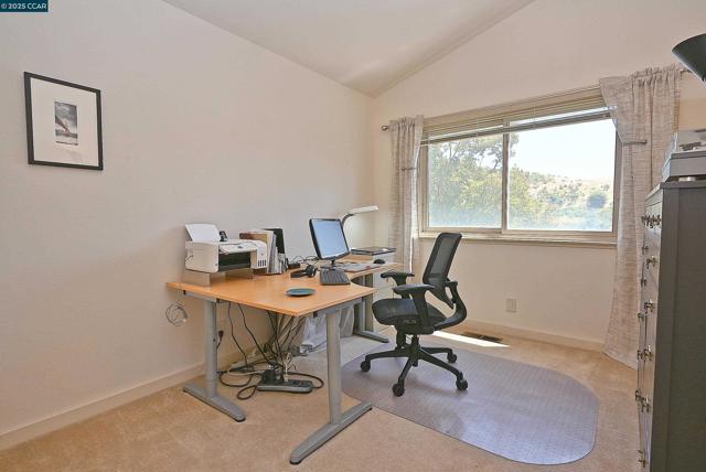 594 Morning Glory Dr, Benicia CA: https://media.crmls.org/mediaz/e4c6fe68-54bc-40b5-80e1-7695b91fd1df.jpg
