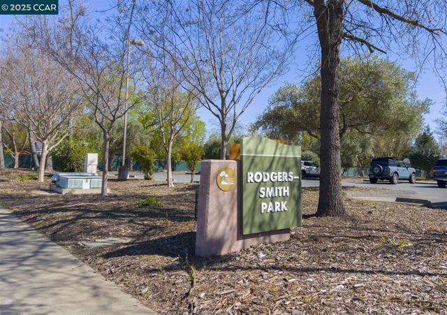 101 Lena Ct, Pleasant Hill CA: https://media.crmls.org/mediaz/e4c772cc-d9fc-4c57-8906-97a2401ad4ea.jpg