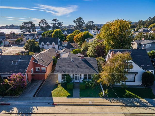 207 2nd Avenue, Santa Cruz CA: https://media.crmls.org/mediaz/e4c7d92e-c216-470e-b4ba-f550ffa22f3c.jpg