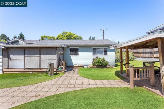 19358 Lake Chabot Rd, Castro Valley CA: https://media.crmls.org/mediaz/e4c8edb7-5785-4173-9cb5-1c6bff48a56b.jpg