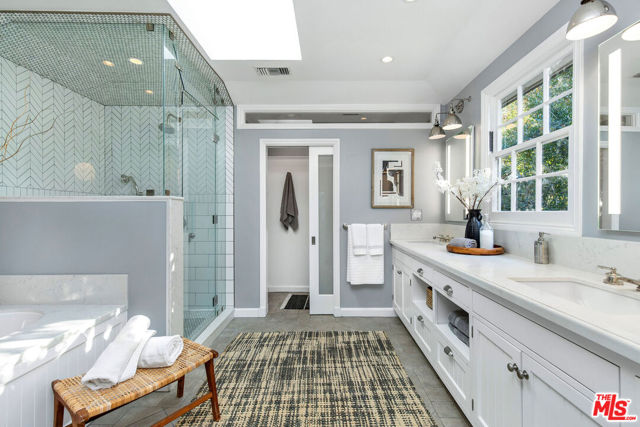 10155 Valley Spring Lane, Toluca Lake CA: https://media.crmls.org/mediaz/e4c90c08-c19a-4fdc-a1f0-98c164a408bf.jpg
