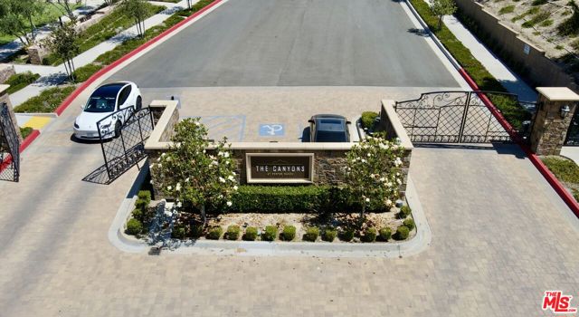 20659 W Beech Circle, Porter Ranch CA: https://media.crmls.org/mediaz/e4c9600f-806b-444f-a030-8bc98c1c6bca.jpg
