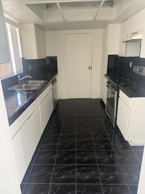 32550 Shifting Sands Trail, Cathedral City CA: https://media.crmls.org/mediaz/e4c994e3-d4fa-4c9e-92c2-ca0393169271.jpg