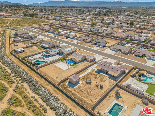 17794 Cabazon Road, Apple Valley CA: https://media.crmls.org/mediaz/e4ca0ff3-8d32-4a7f-9093-458bc11c5a80.jpg
