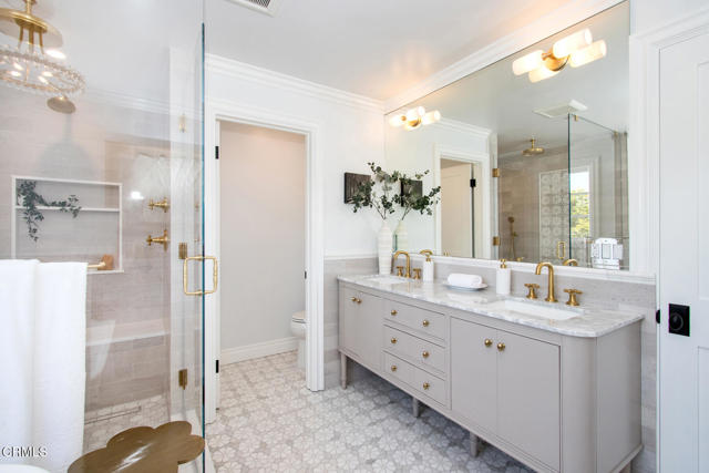 1036 S Madison Avenue, Pasadena CA: https://media.crmls.org/mediaz/e4caba88-1813-453b-9e5e-c9534a873c14.jpg