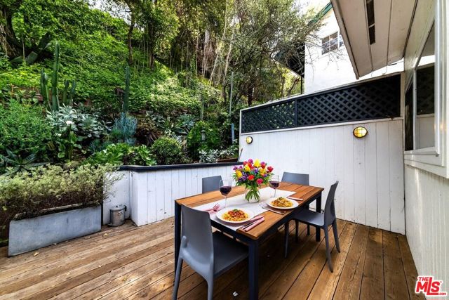 8328 Kirkwood Drive, Los Angeles CA: https://media.crmls.org/mediaz/e4cae186-bbf5-485b-8420-52bb9238bba0.jpg