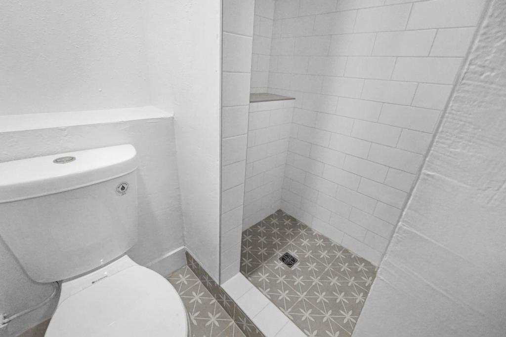 https://media.crmls.org/mediaz/e4cb68f2-74d4-4890-8998-65f9bf39a083.jpg?preset=X-Large