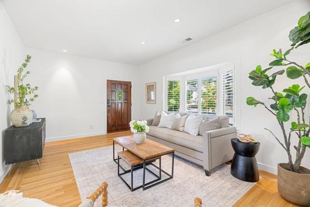 1223 Rhus Street, San Mateo CA: https://media.crmls.org/mediaz/e4cc013c-88a1-43f9-aad4-a6eaaee71fed.jpg