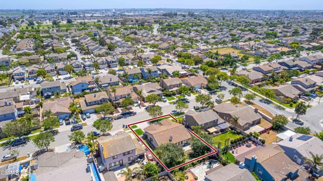 1633 Lola Way, Oxnard CA: https://media.crmls.org/mediaz/e4ccb288-1369-48dd-8227-6649c85ba295.jpg