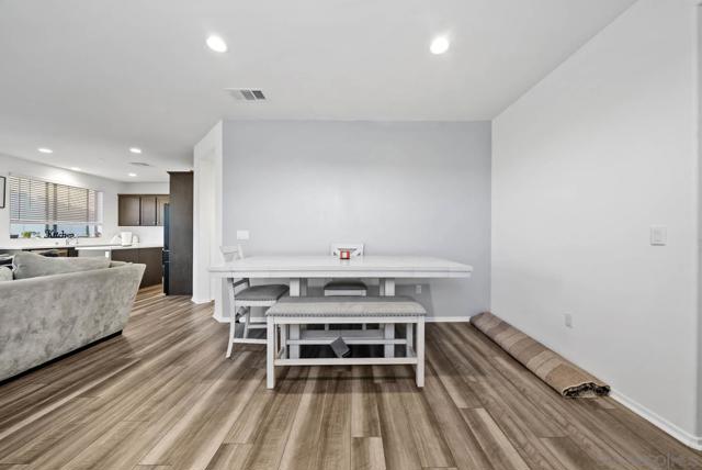 29566 Nini Ct, Winchester CA: https://media.crmls.org/mediaz/e4cd09a1-d9ea-45d4-b0f1-9e3ff9e6a67c.jpg