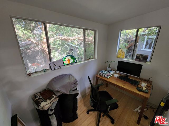 1118 Sanborn Avenue photo 12