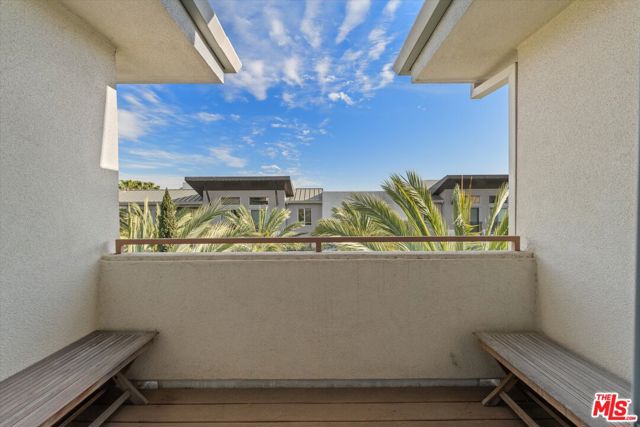 13200 Pacific Promenade, Playa Vista CA: https://media.crmls.org/mediaz/e4cd3ee7-6362-44c3-9c5f-f6fed700f854.jpg