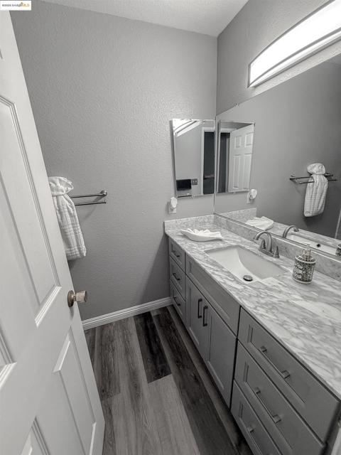 166 Norman Ct, Tracy CA: https://media.crmls.org/mediaz/e4cd3ff1-4104-47b1-ad6d-997900dc7470.jpg