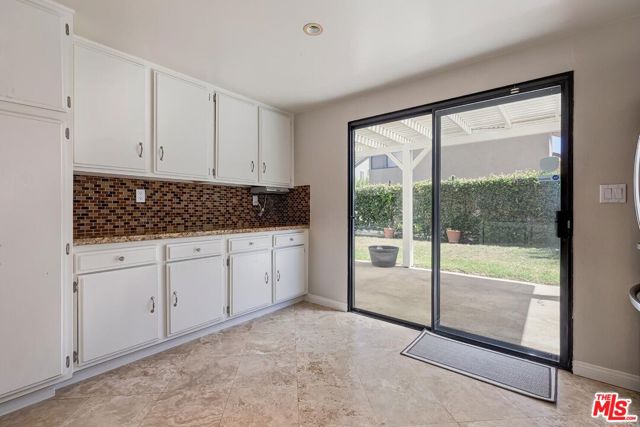 26816 Cactus Trail, Agoura Hills CA: https://media.crmls.org/mediaz/e4cde976-9296-4d43-8722-fd96499a0e80.jpg