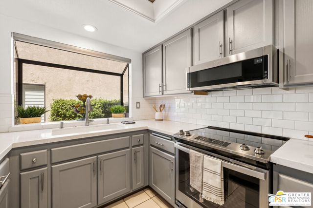 41387 Princeville Lane, Palm Desert CA: https://media.crmls.org/mediaz/e4ce77d8-269f-40f5-8a8b-775bcf0ff32c.jpg