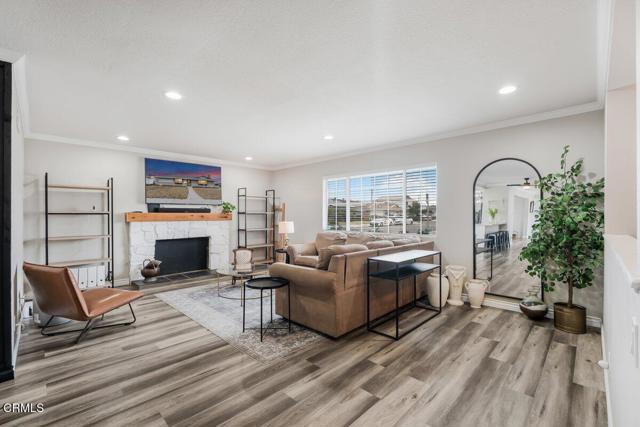 1431 Lakehurst Street, Oxnard CA: https://media.crmls.org/mediaz/e4ce7a51-0a4d-46b3-9991-2d08d9221ba6.jpg