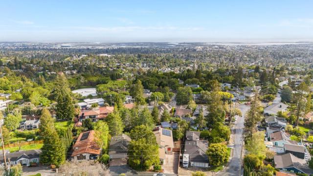 3920 Lakemead Way, Redwood City CA: https://media.crmls.org/mediaz/e4cea9ff-ccf8-4b80-8411-9697873e8c4a.jpg