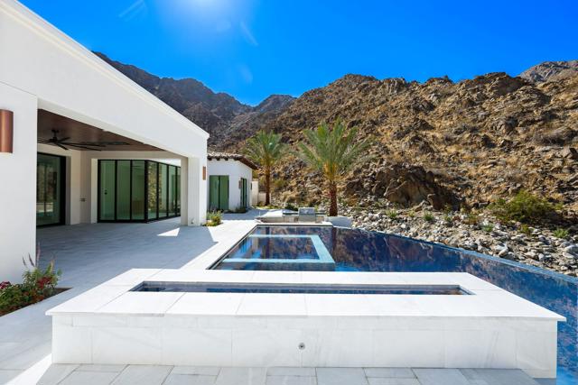53985 Del Gato Drive, La Quinta CA: https://media.crmls.org/mediaz/e4ceae81-1877-4190-95c7-f85ef73aadee.jpg