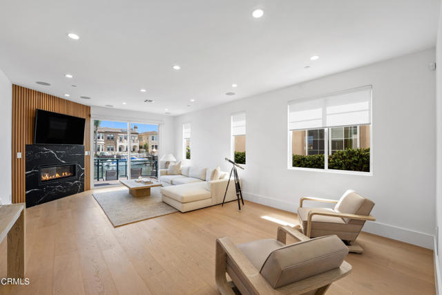 1520 Viewpoint Drive, Oxnard CA: https://media.crmls.org/mediaz/e4ceca70-3f25-4ab2-996e-6034cd1e6f2c.jpg