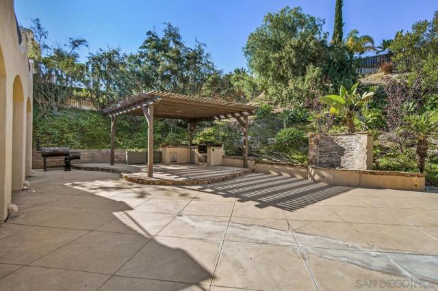 2957 Ranch Gate Rd, Chula Vista CA: https://media.crmls.org/mediaz/e4cf0f44-e70e-4147-8a38-afe8185011d4.jpg