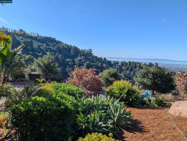 5 Besito Ave. @ Drury Rd., Oakland CA: https://media.crmls.org/mediaz/e4cf4897-a2d7-4db7-9378-e710b0c0c44b.jpg