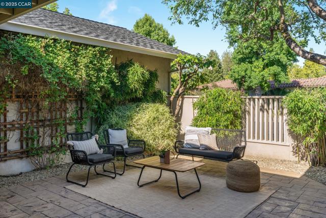131 Clover Hill Court, Danville CA: https://media.crmls.org/mediaz/e4cf9920-7468-4210-9a40-46856a69b4dc.jpg