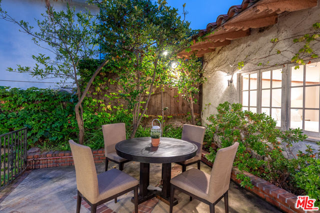 475 S Rodeo Drive, Beverly Hills CA: https://media.crmls.org/mediaz/e4cff0ad-417b-4b7b-96c5-532a0ff2f394.jpg