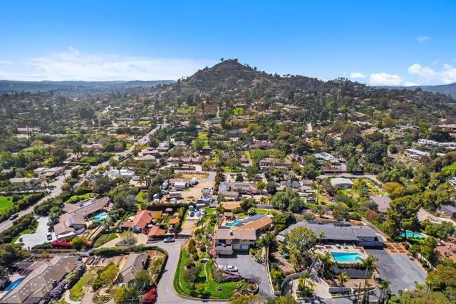 4816 Redondo Dr, La Mesa CA: https://media.crmls.org/mediaz/e4d02067-7c4c-49e3-a1e8-0916ef741b1f.jpg