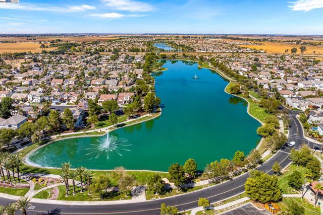 3638 Otter Brook Loop, Discovery Bay CA: https://media.crmls.org/mediaz/e4d045d8-2d60-434e-8f76-962b8ee45627.jpg