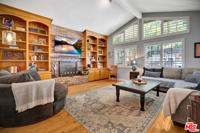5252 Vanalden Avenue, Tarzana CA: https://media.crmls.org/mediaz/e4d084f0-3f9f-4327-b906-4097e35c8d72.jpg