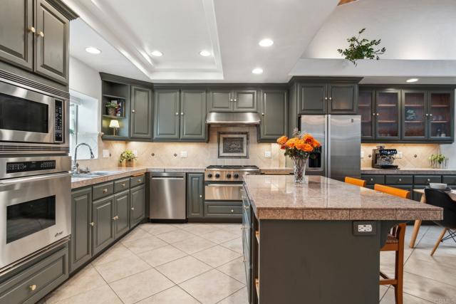 Detail Gallery Image 8 of 33 For 13426 the Sq, Poway,  CA 92064 - 2 Beds | 2 Baths