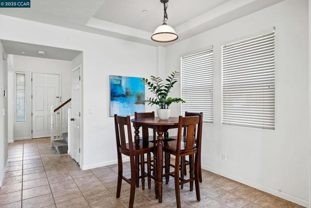 127 Sanford Ct, Brentwood CA: https://media.crmls.org/mediaz/e4d0cb29-2418-411d-96a5-b81a3fd7396d.jpg