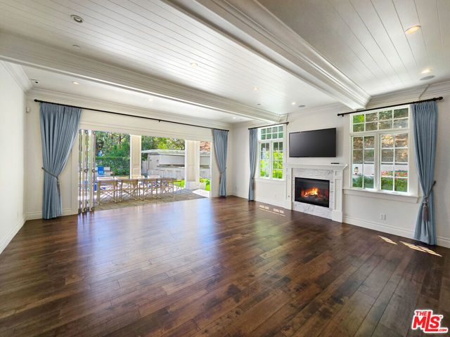 3815 Valley Meadow Road, Encino CA: https://media.crmls.org/mediaz/e4d105aa-b7ef-4f29-a00e-55eb042e381c.jpg