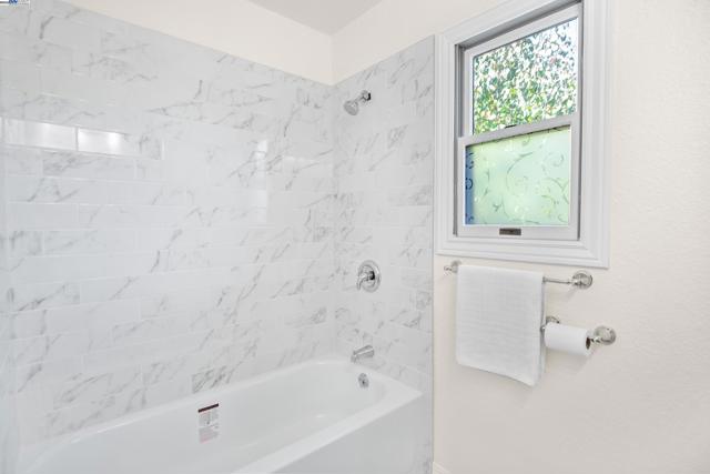 2948 Glenside Dr, Concord CA: https://media.crmls.org/mediaz/e4d17417-22bc-45a0-bf3d-eab9b5158b73.jpg