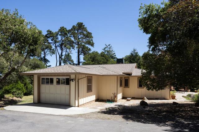 594 Viejo Road, Carmel CA: https://media.crmls.org/mediaz/e4d1ed74-7552-44ce-b931-702d516bbaf2.jpg
