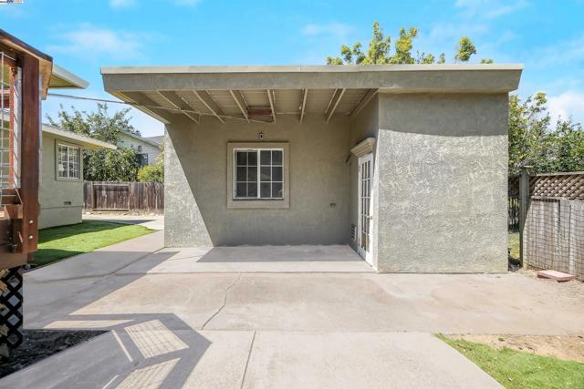 17526 Parker Rd, Castro Valley CA: https://media.crmls.org/mediaz/e4d1f9cc-2c73-49eb-b03a-5ee9fcd59323.jpg