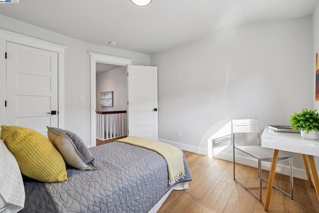1525 Stanton St, Alameda CA: https://media.crmls.org/mediaz/e4d2c883-57c9-4eb6-aa2a-6c1782c88999.jpg